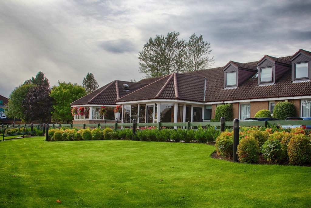 Strathburn Hotel Inverurie By Compass Hospitality Exterior photo